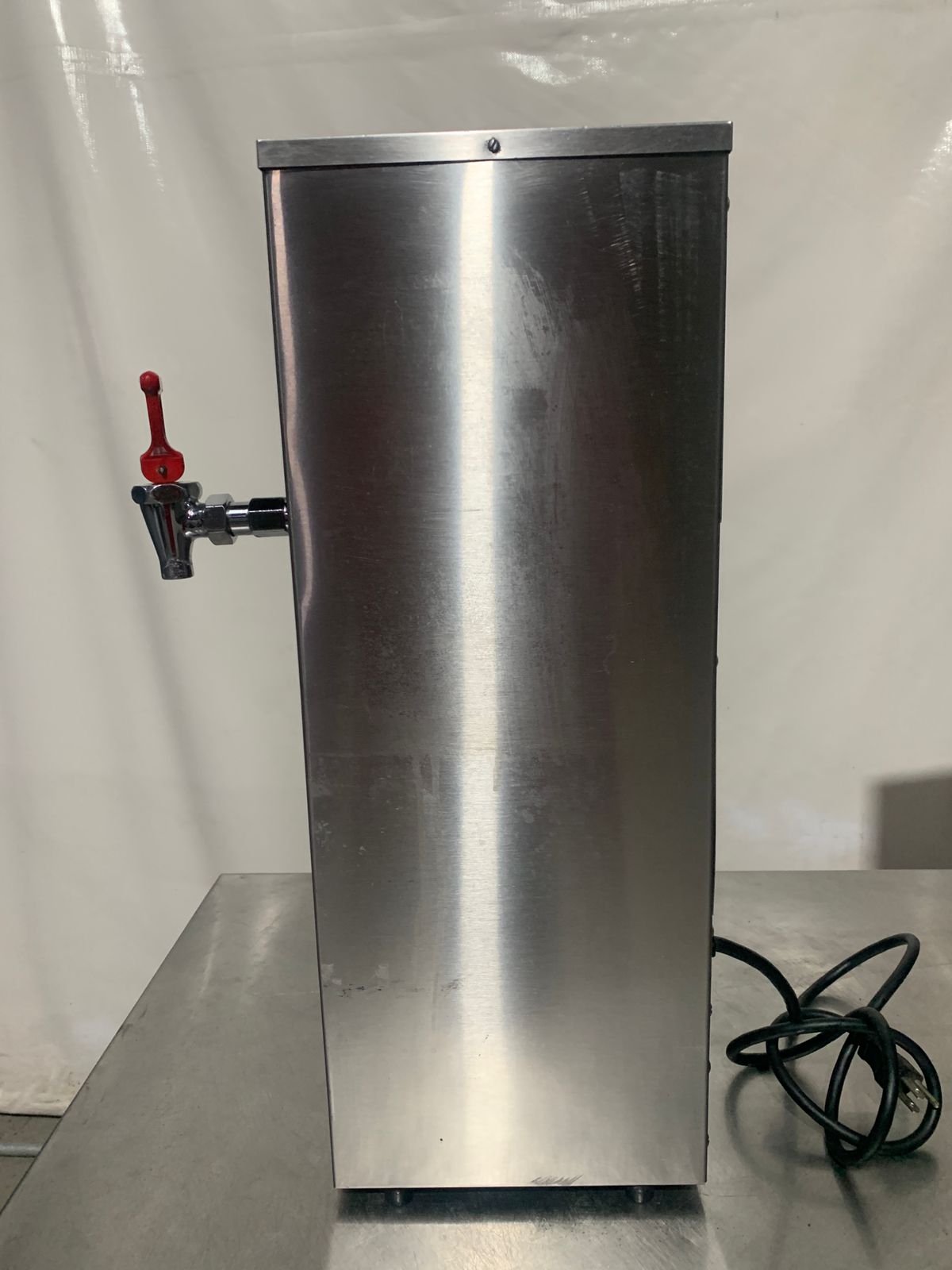 Dispensador de Agua Caliente 7.6 Litros BUNN (Reacondicionado)