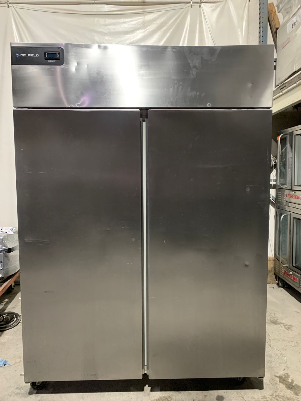 Congelador 2 Puertas Solidas de Acero Inoxidable Delfield GCF2P-S (Seminuevo)