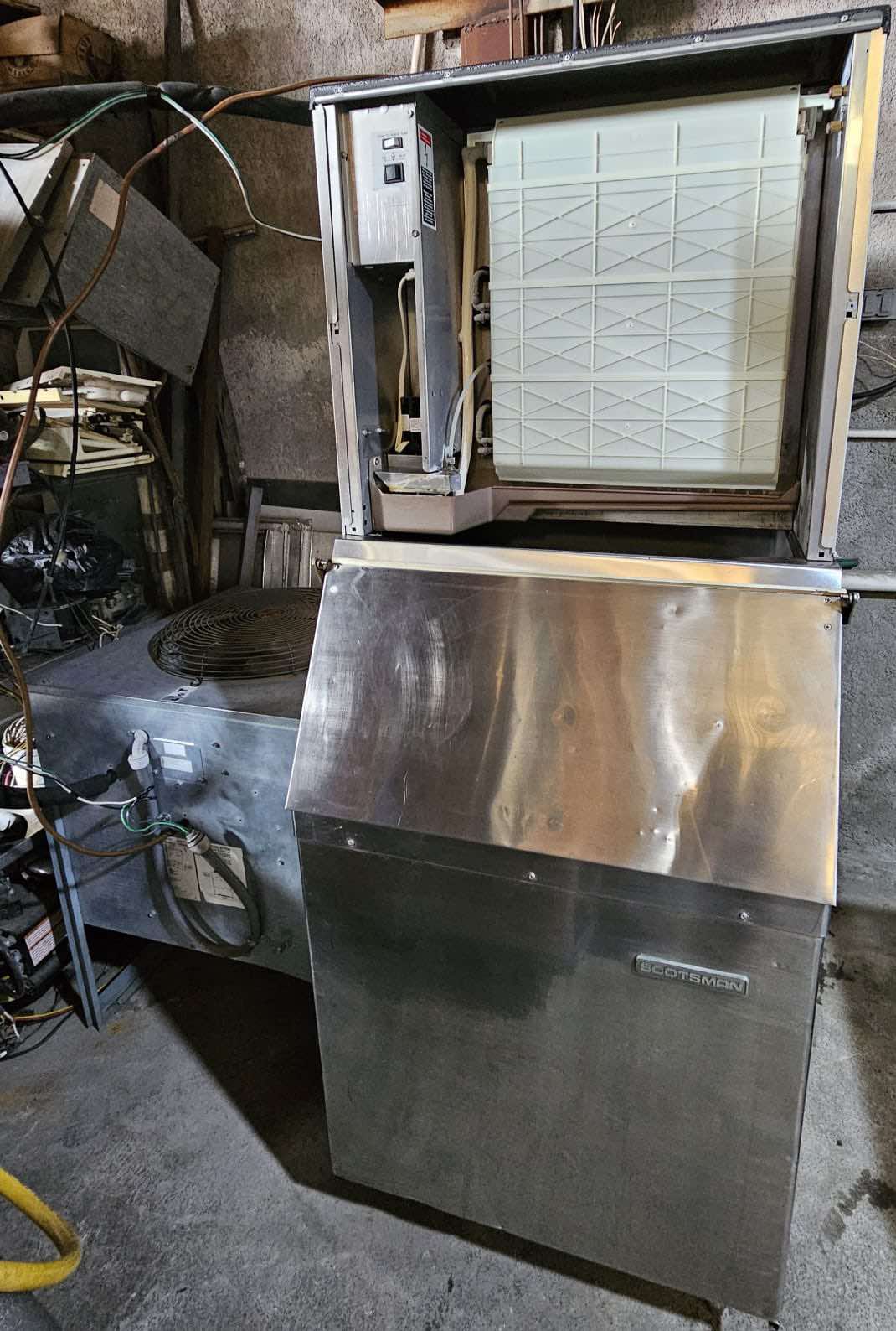 Maquina de Hielo 1000Lbs Ice o Matic CE1006HR7 (Reacondicionado)