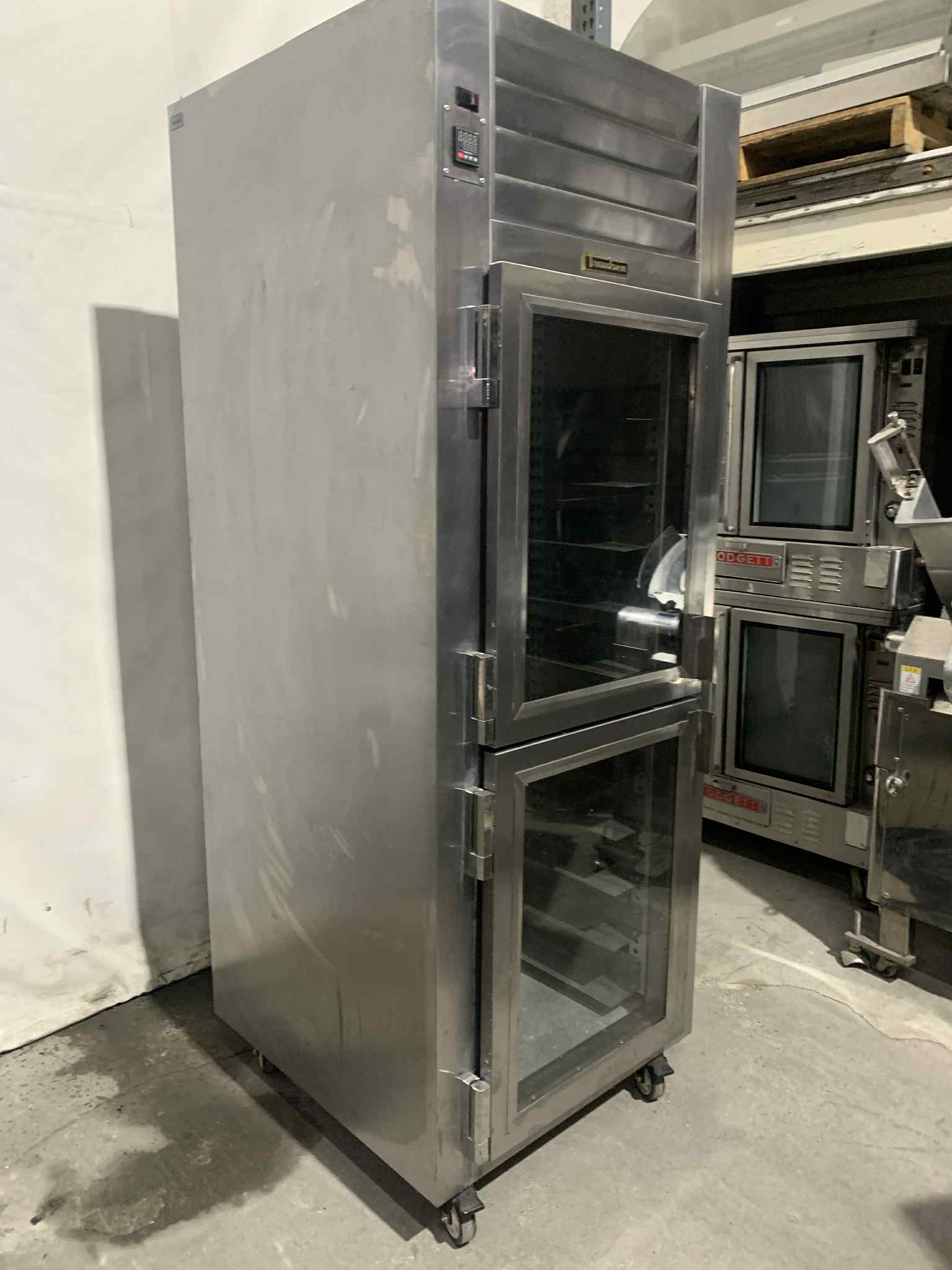 Gabinete Caliente Traulsen AHF123WP-HHS (Reacondicionado)