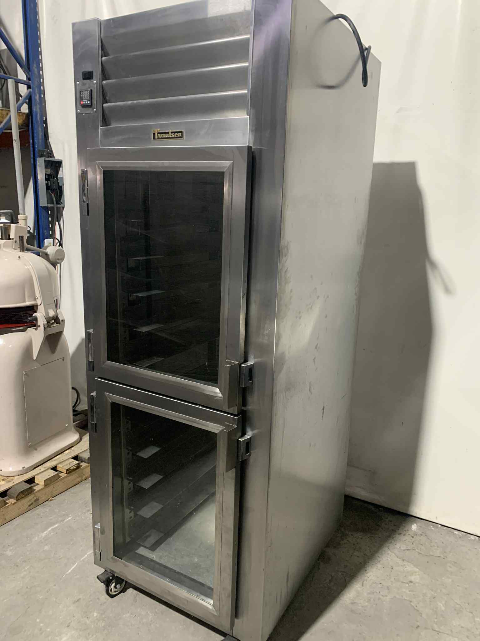 Gabinete Caliente Traulsen AHF123WP-HHS (Reacondicionado)