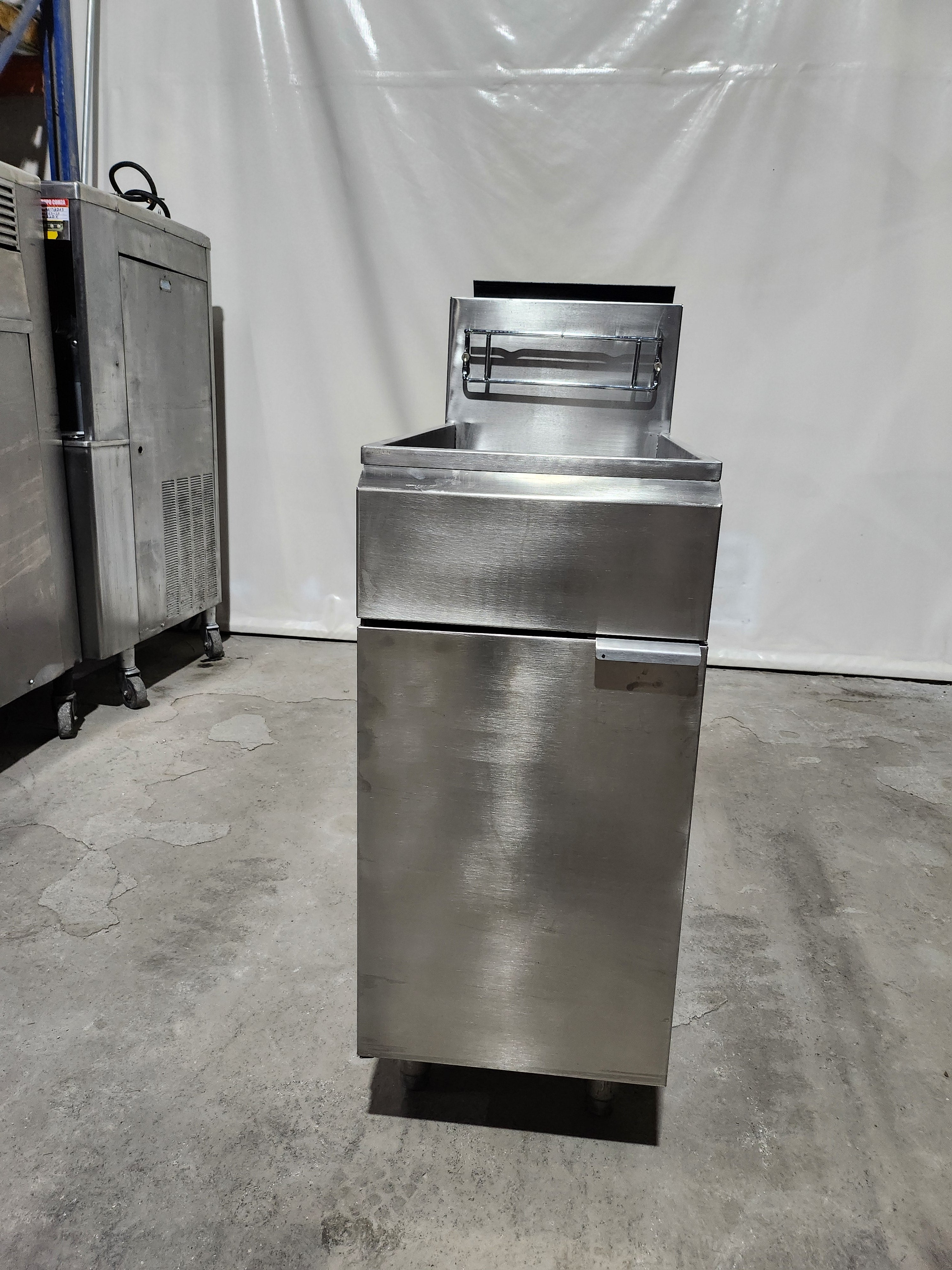 Freidora de 1 Tina KUT50FRN50SNG (Reacondicionado)