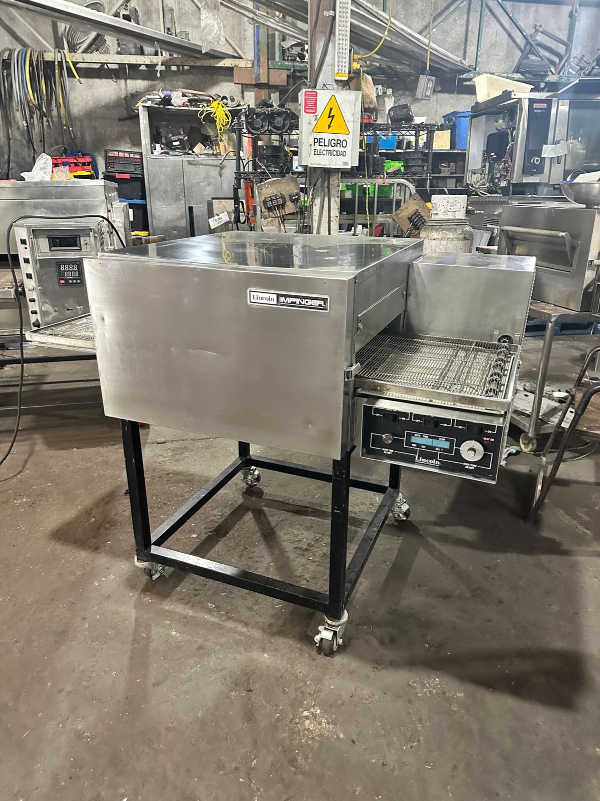 Horno de Banda 18 Pulgadas Lincoln 1116 (Reacondicionado)