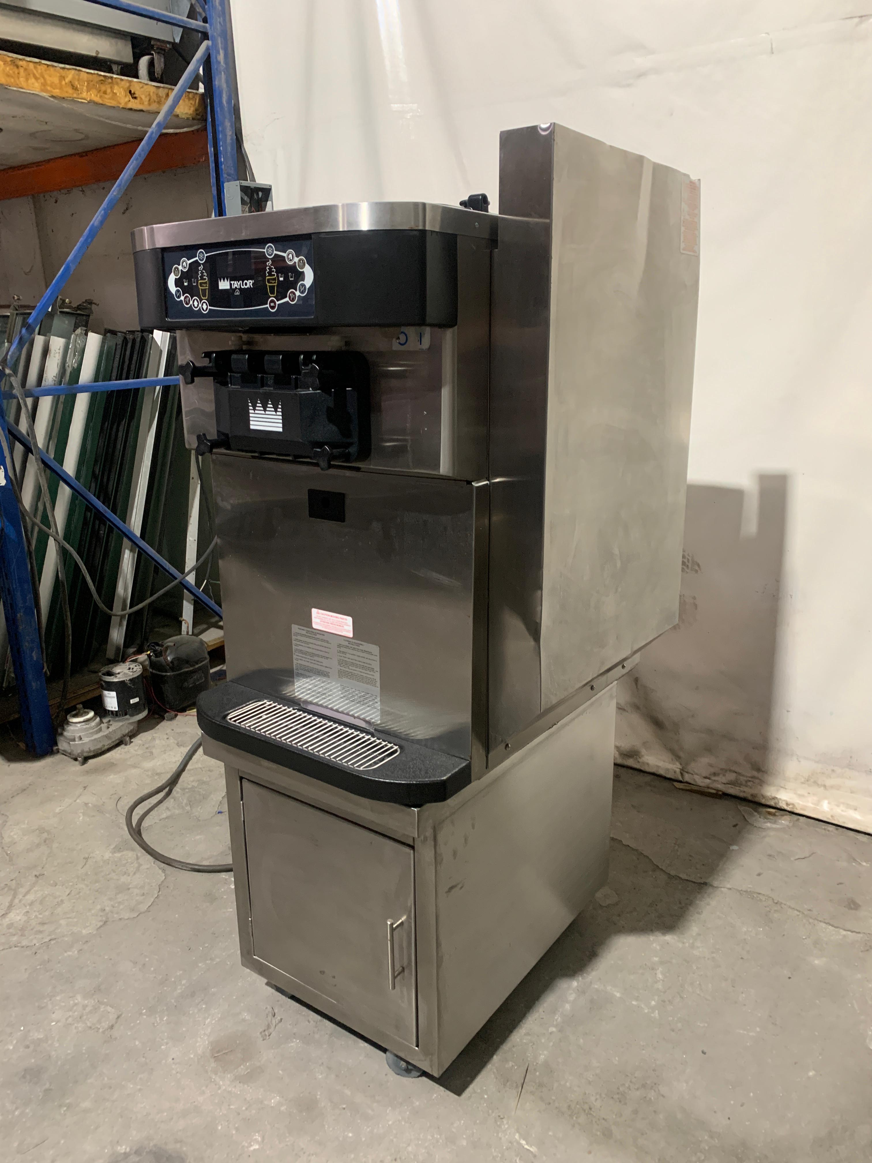 Máquina de Helado Taylor C722 (con Bombas y Agitadores)(trifásica) (Seminueva) (Sin Uso)