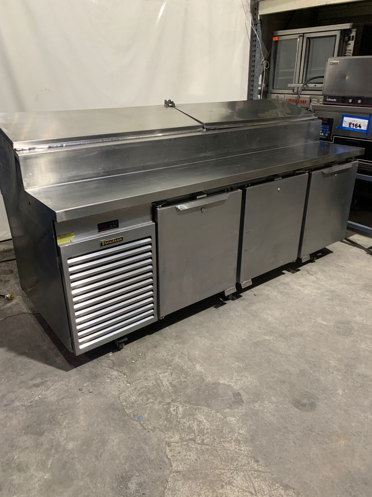 Mesa Fria de 3 Puertas Traulsen TRA-TS090HT (Reacondicionado)