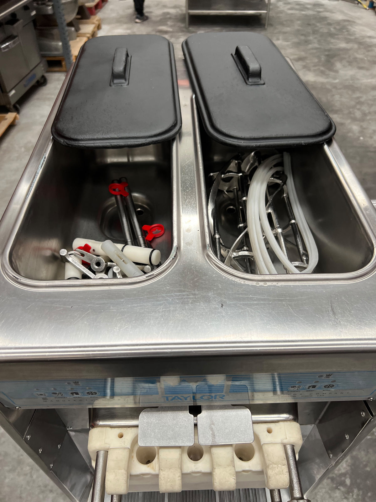Máquina de Helado 2 Sabores y Combinado Taylor 794-33 (Reacondicionado)