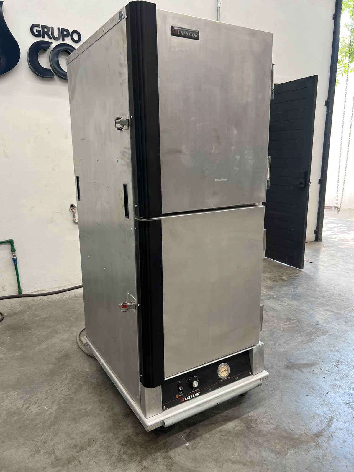 Gabinete Caliente Crescor H-135-WSUA-11R (Reacondicionado)