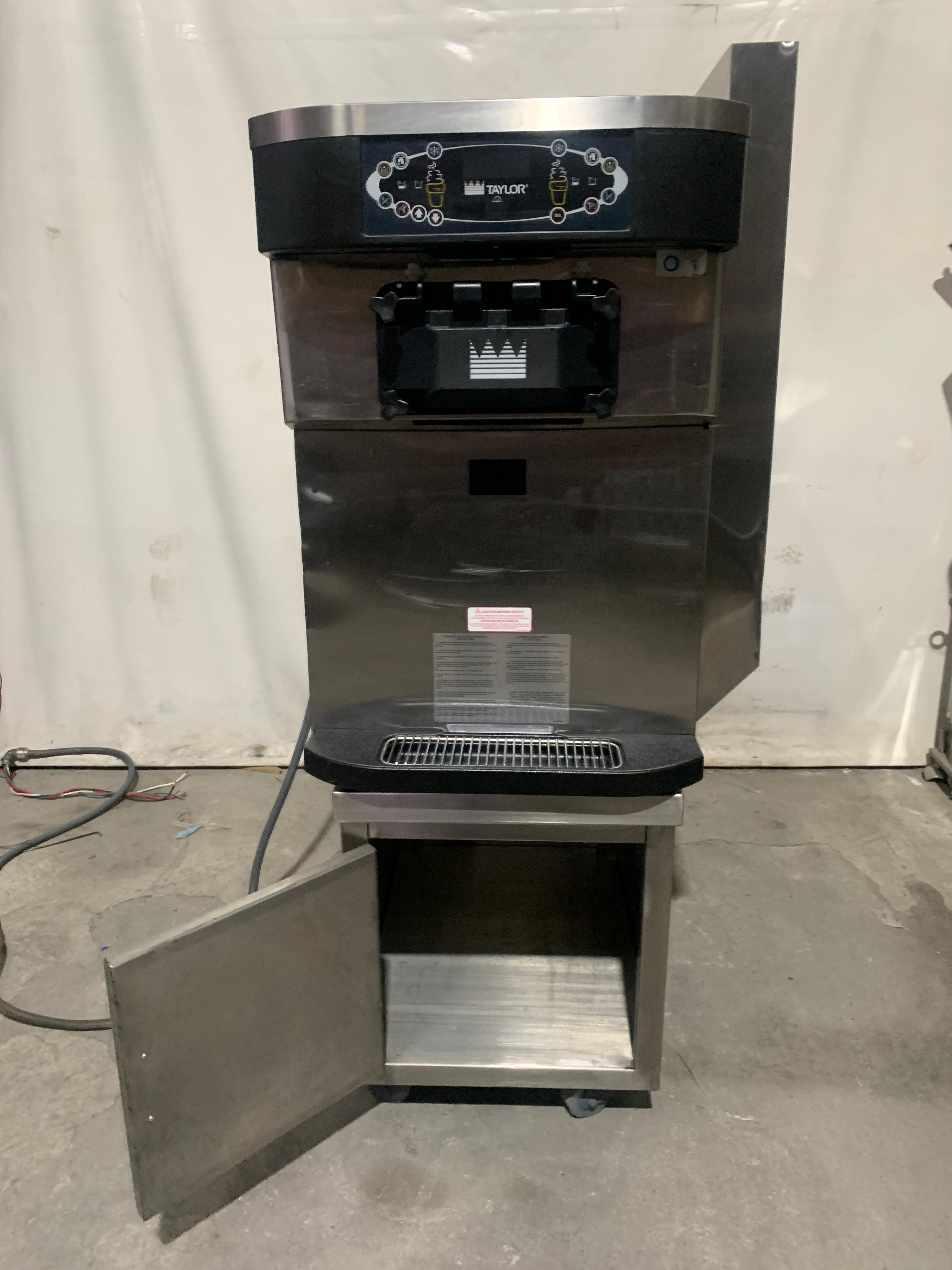Máquina de Helado Taylor C722 (con Bombas y Agitadores)(trifásica) (Seminueva) (Sin Uso)