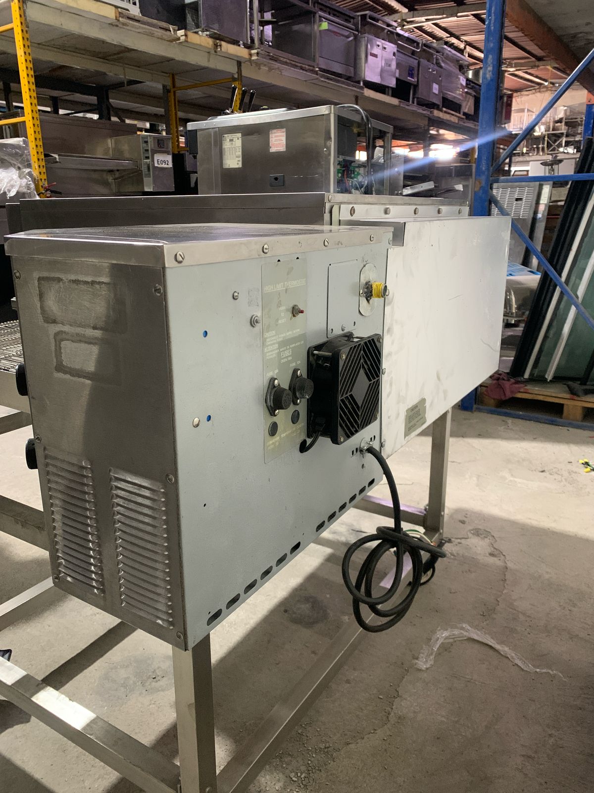 Horno de Banda 18 Pulgadas Lincoln 1116 (Reacondicionado)