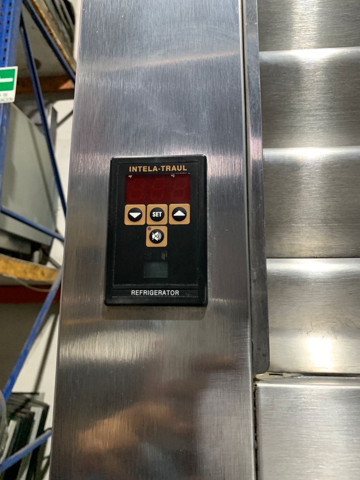 Refrigerador de paso Traulsen RHT132WPUT-FHS (Seminuevo)