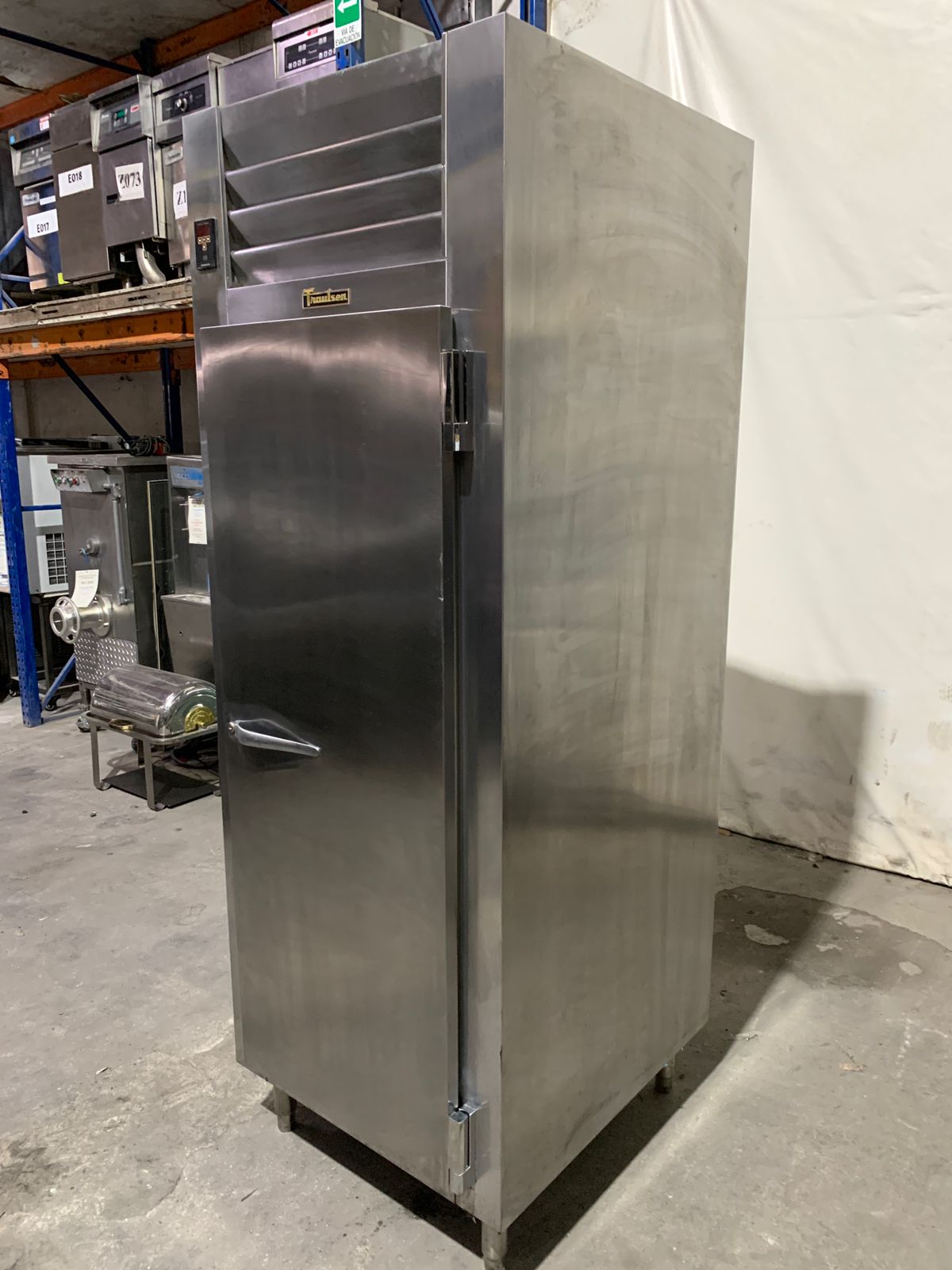 Refrigerador de paso Traulsen RHT132WPUT-FHS (Seminuevo)