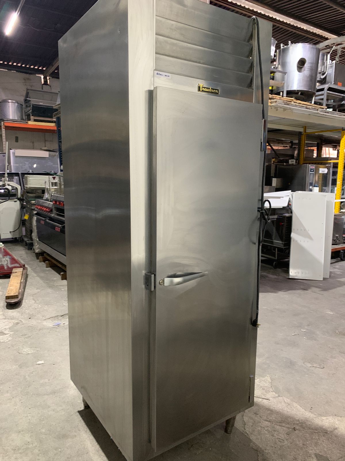 Refrigerador de paso Traulsen RHT132WPUT-FHS (Seminuevo)