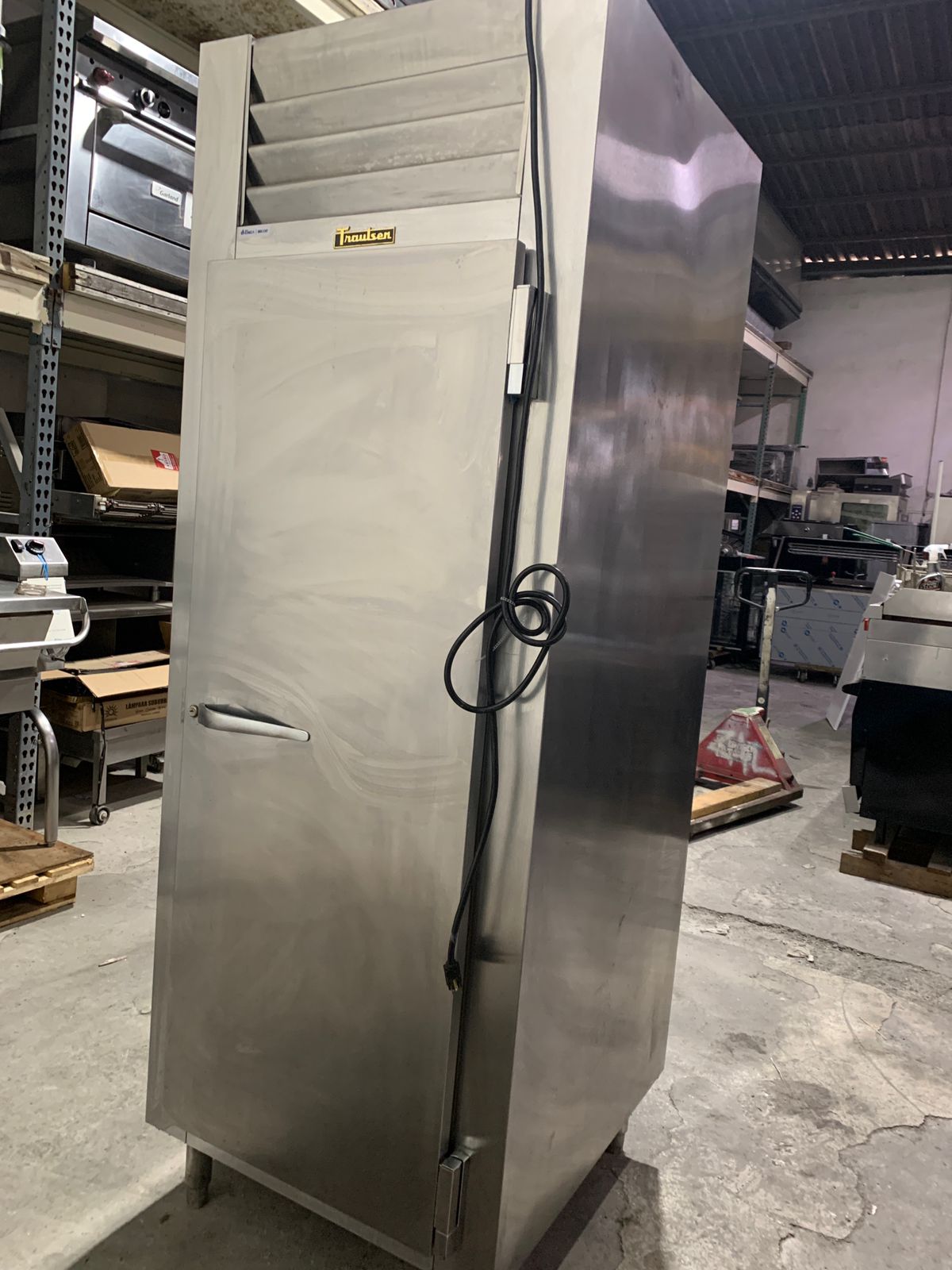 Refrigerador de paso Traulsen RHT132WPUT-FHS (Seminuevo)