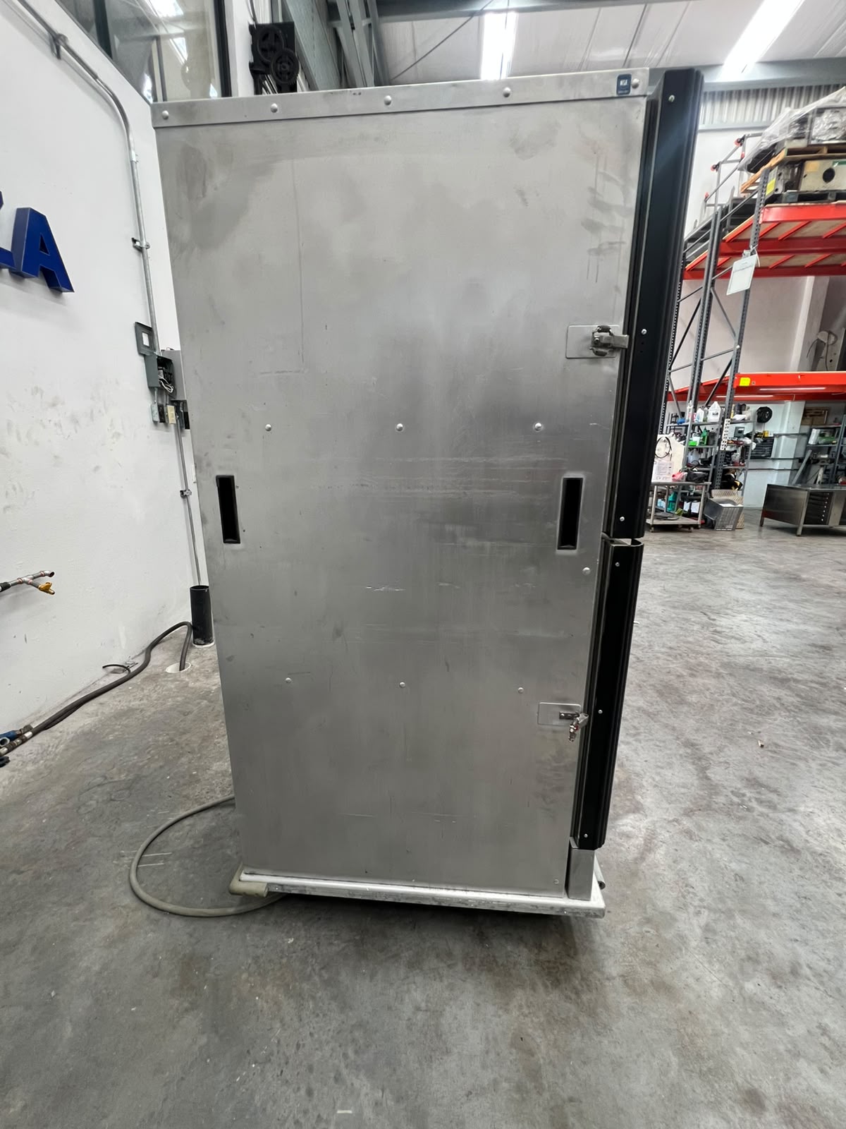 Gabinete Caliente Crescor H-135-WSUA-11R (Reacondicionado)
