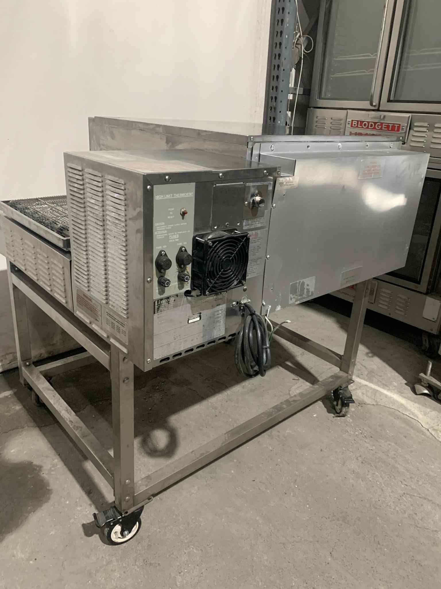 Horno de Banda 18 Pulgadas Lincoln 1116 (Reacondicionado)