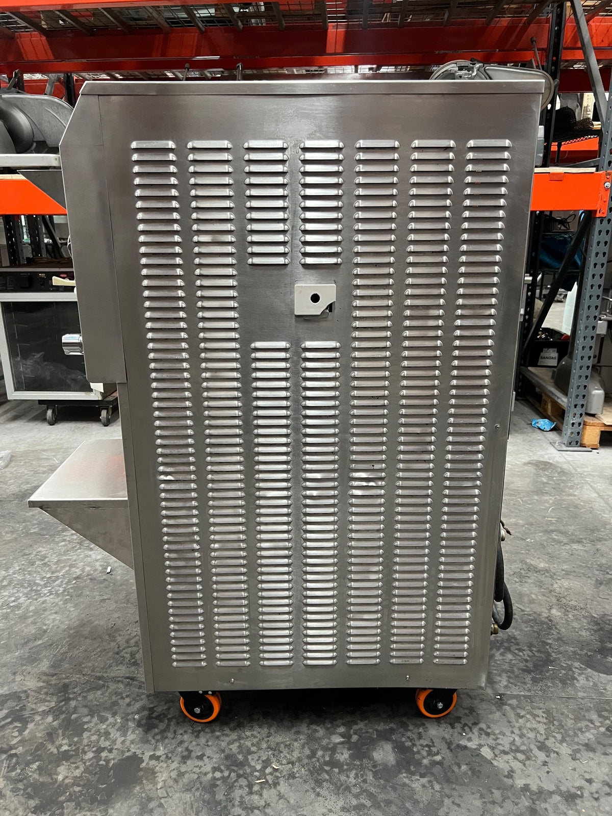 Mantecadora de Helado Duro 20 Cuartos Carpigiani LB 502 G (Reacondicionado) · costado izquierdo