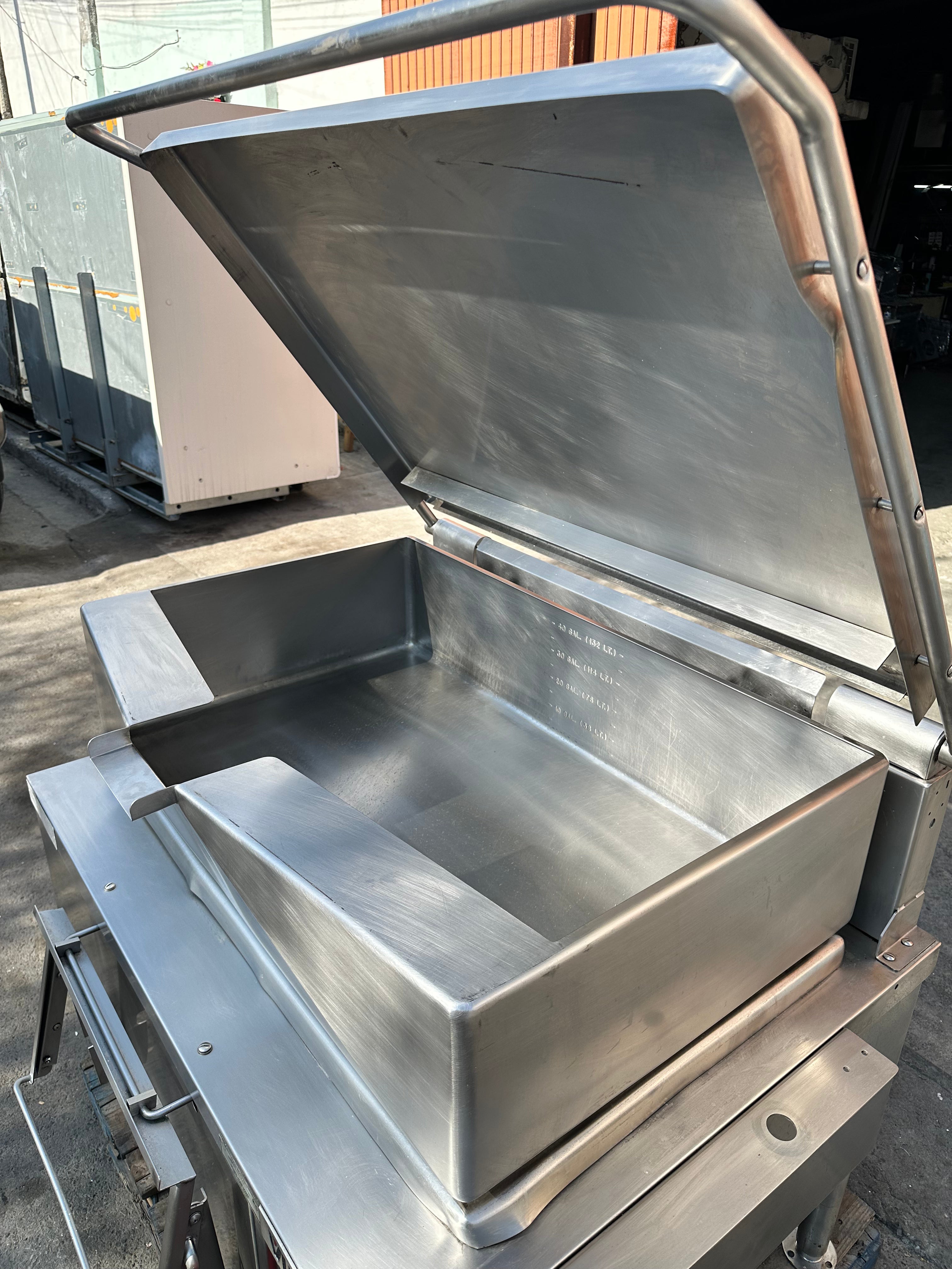 Sartén de Volteo Manual 40 Galones Vulcan VGL40 (Seminuevo)