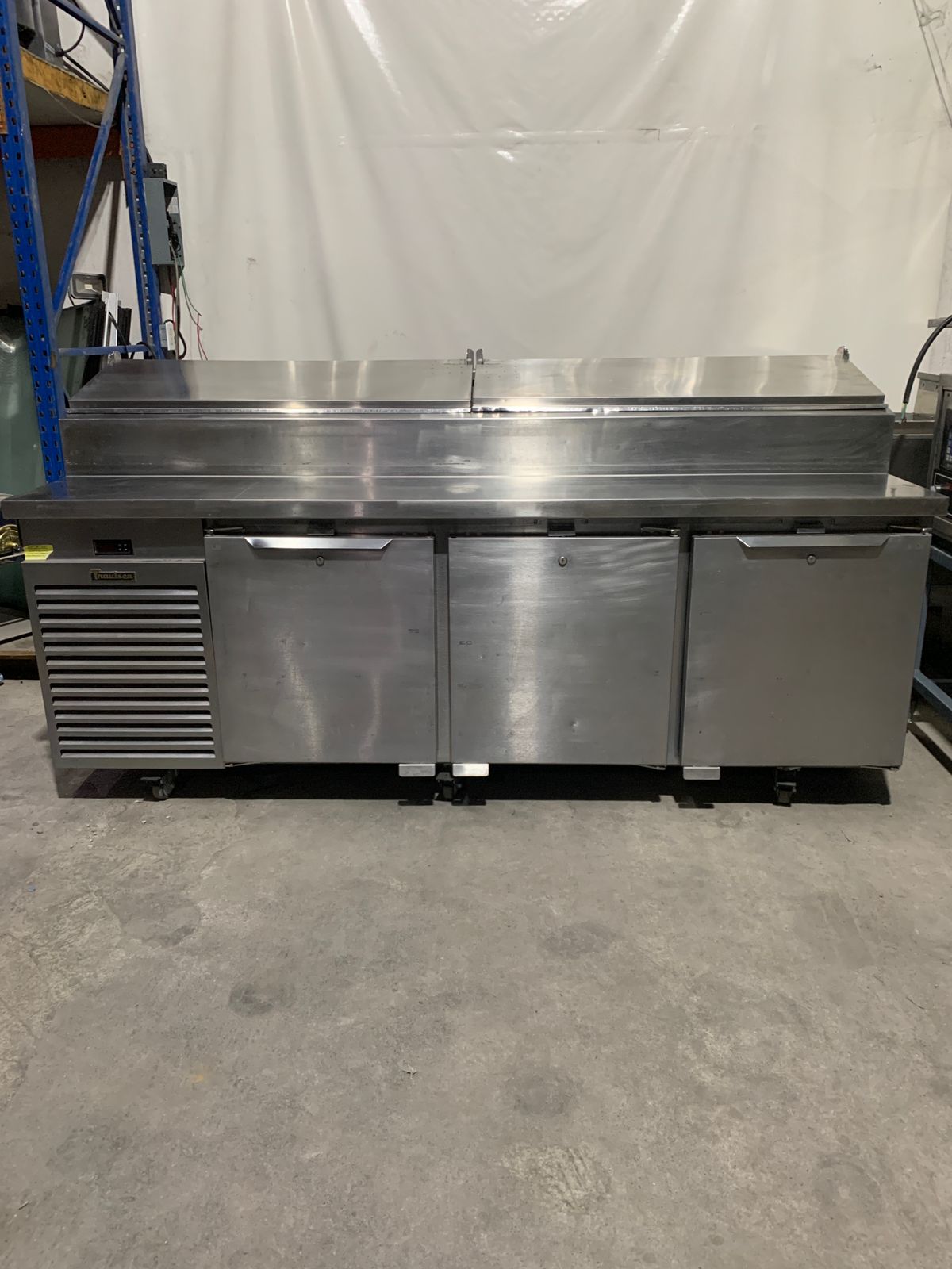 Mesa Fria de 3 Puertas Traulsen TRA-TS090HT (Reacondicionado)