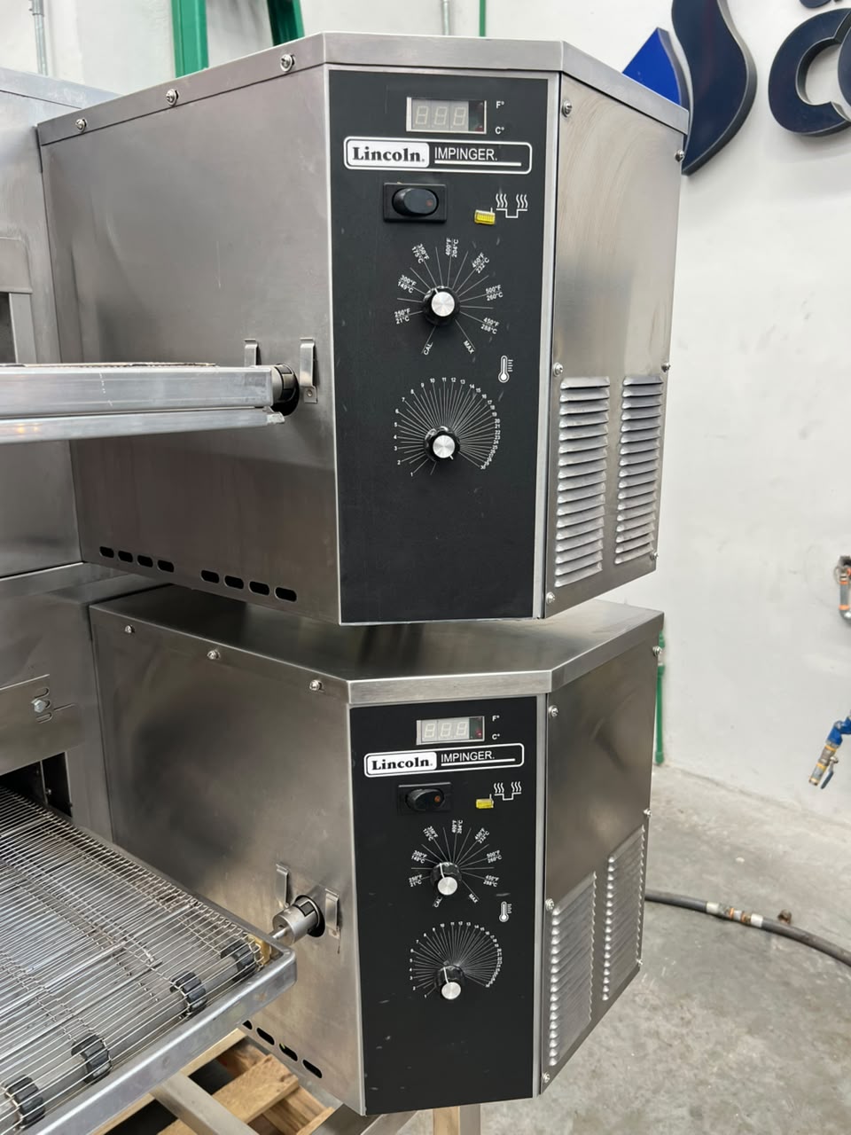 Horno Doble de Banda 18 Pulgadas Lincoln 1116 (Reacondicionado)