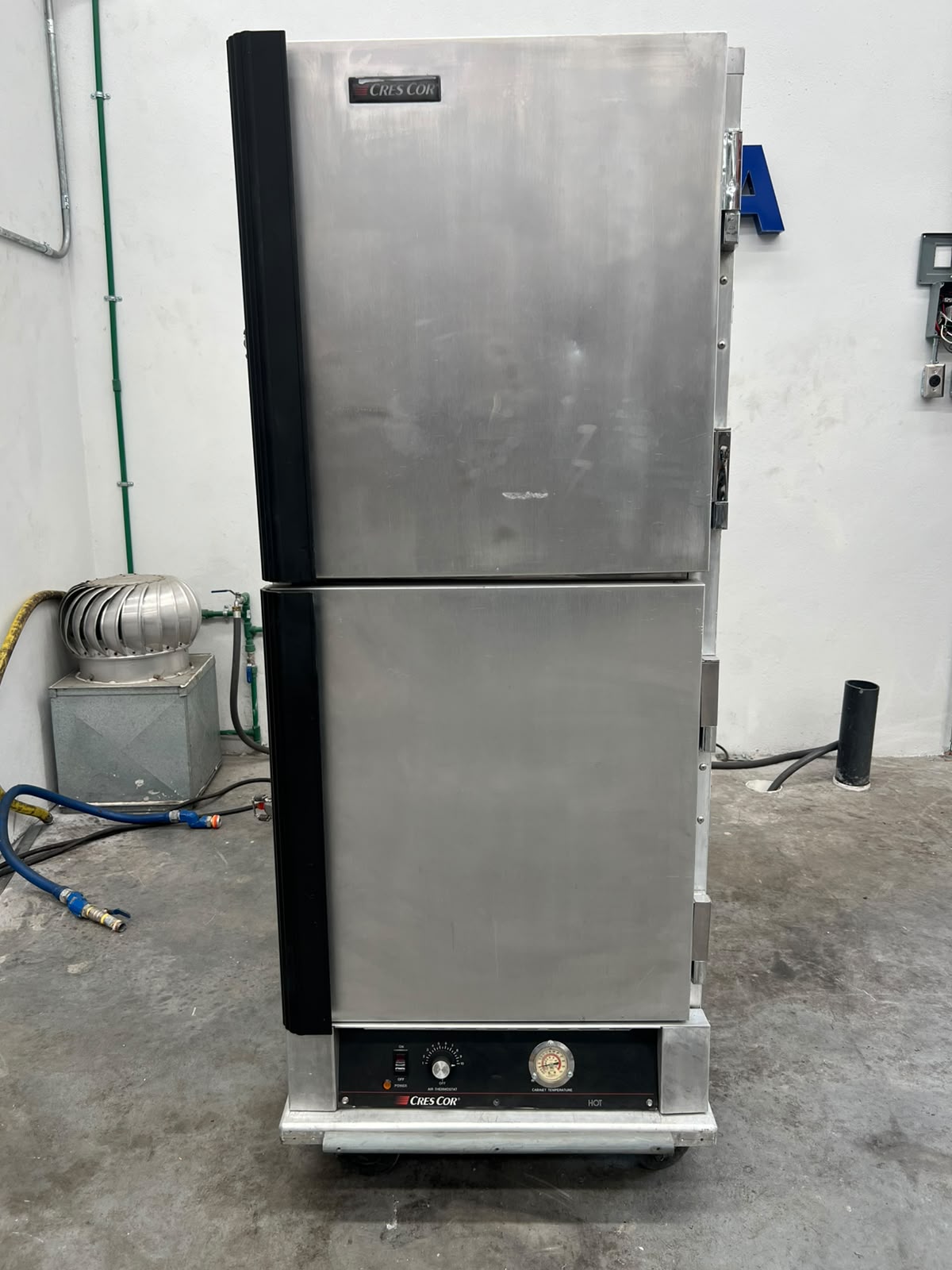 Gabinete Caliente Crescor H-135-WSUA-11R (Reacondicionado)