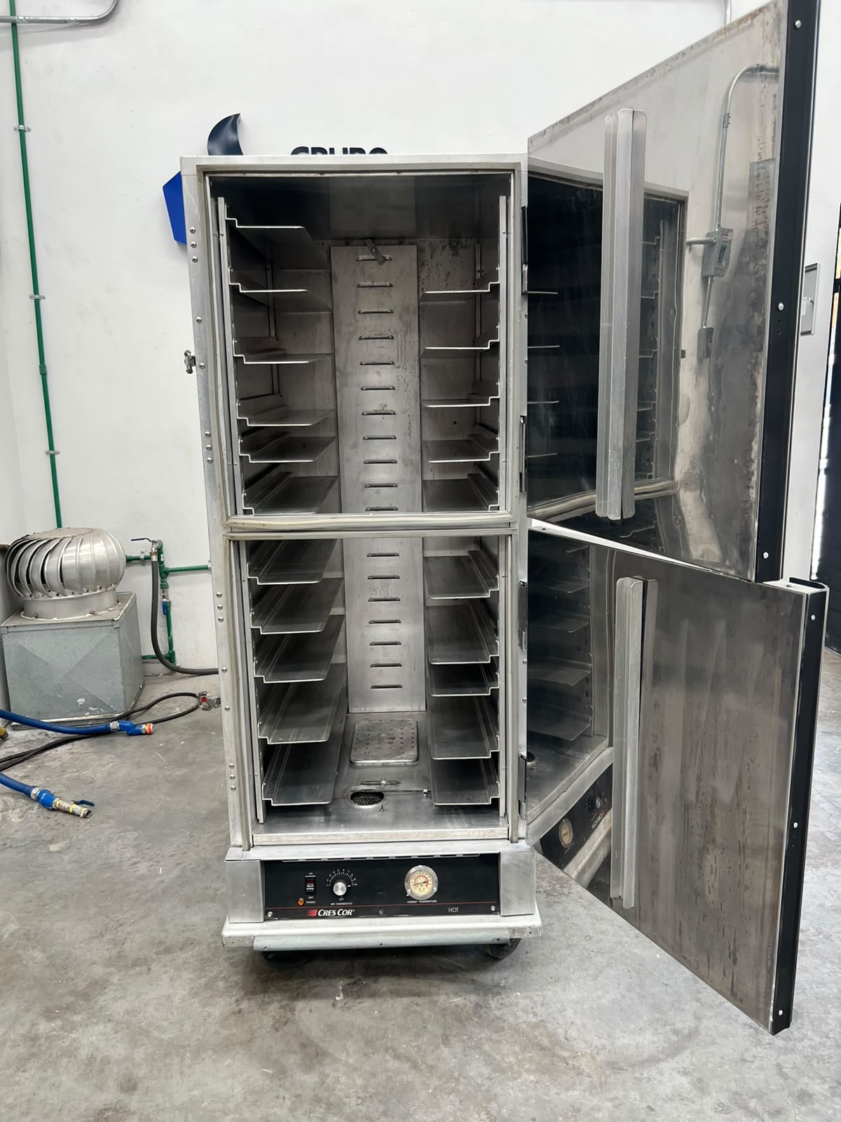 Gabinete Caliente Crescor H-135-WSUA-11R (Reacondicionado)