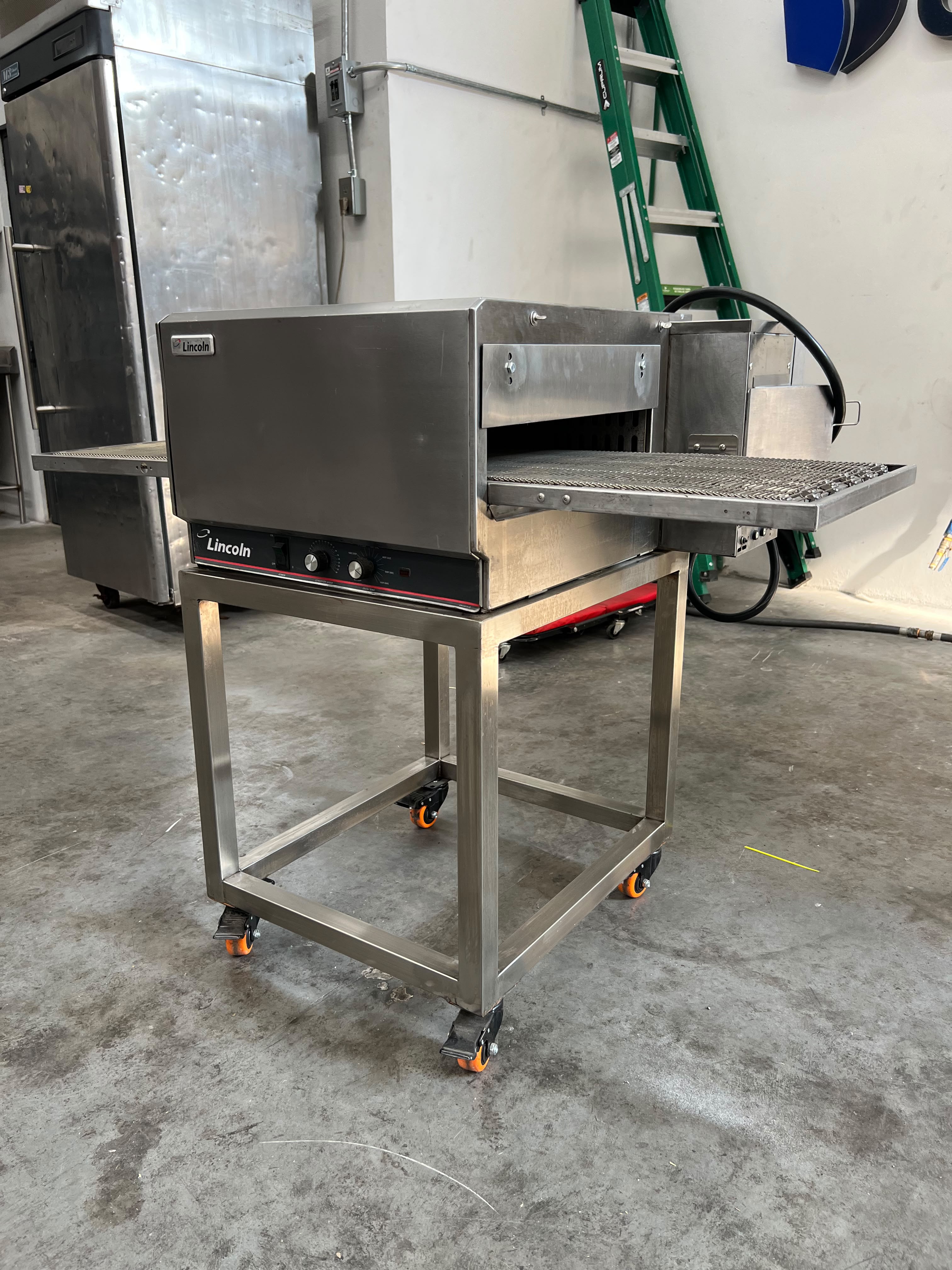 Horno de Banda eléctrico 16 Pulgadas Lincoln 1301 (Reacondicionado)