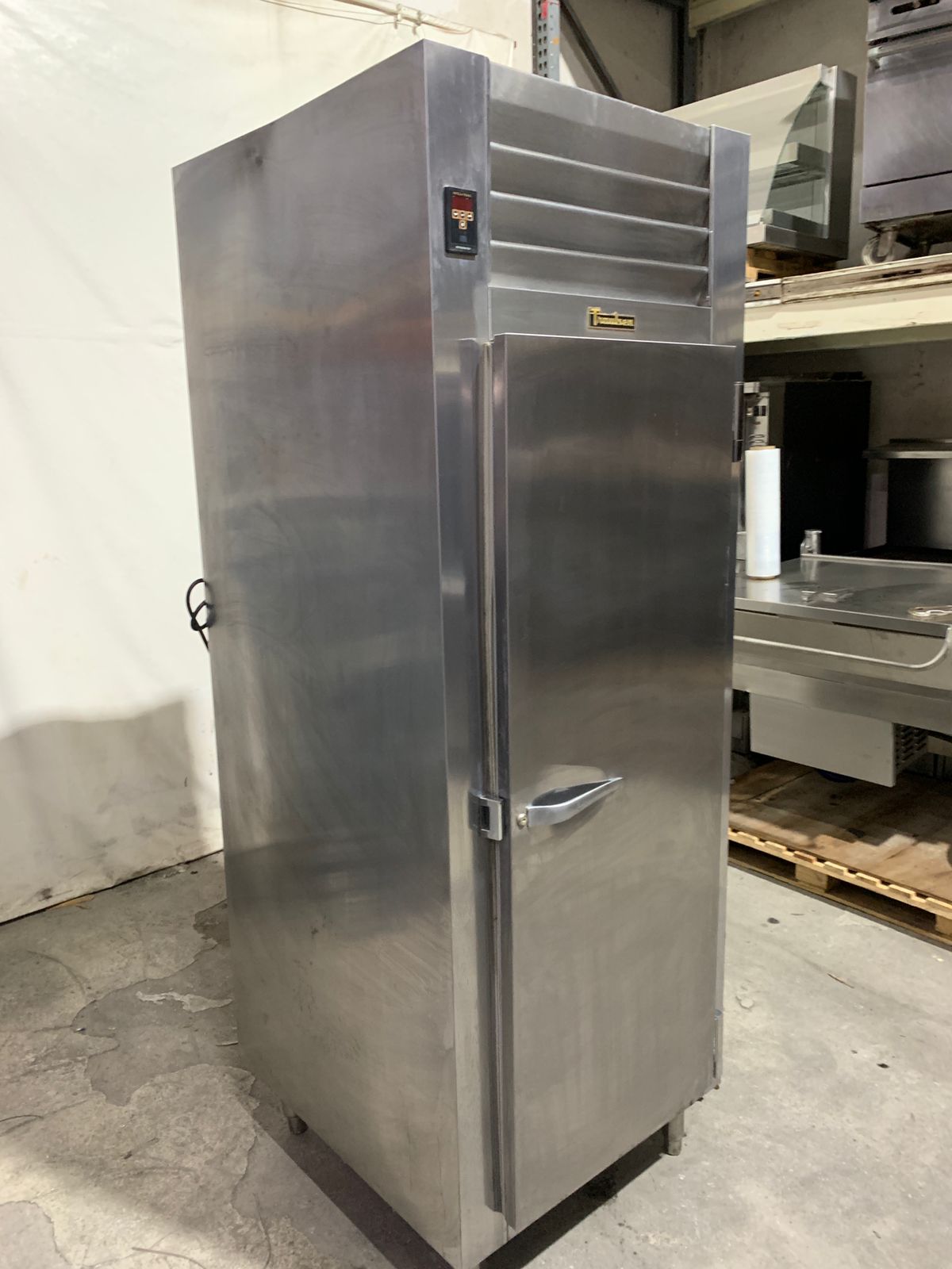 Refrigerador de paso Traulsen RHT132WPUT-FHS (Seminuevo)