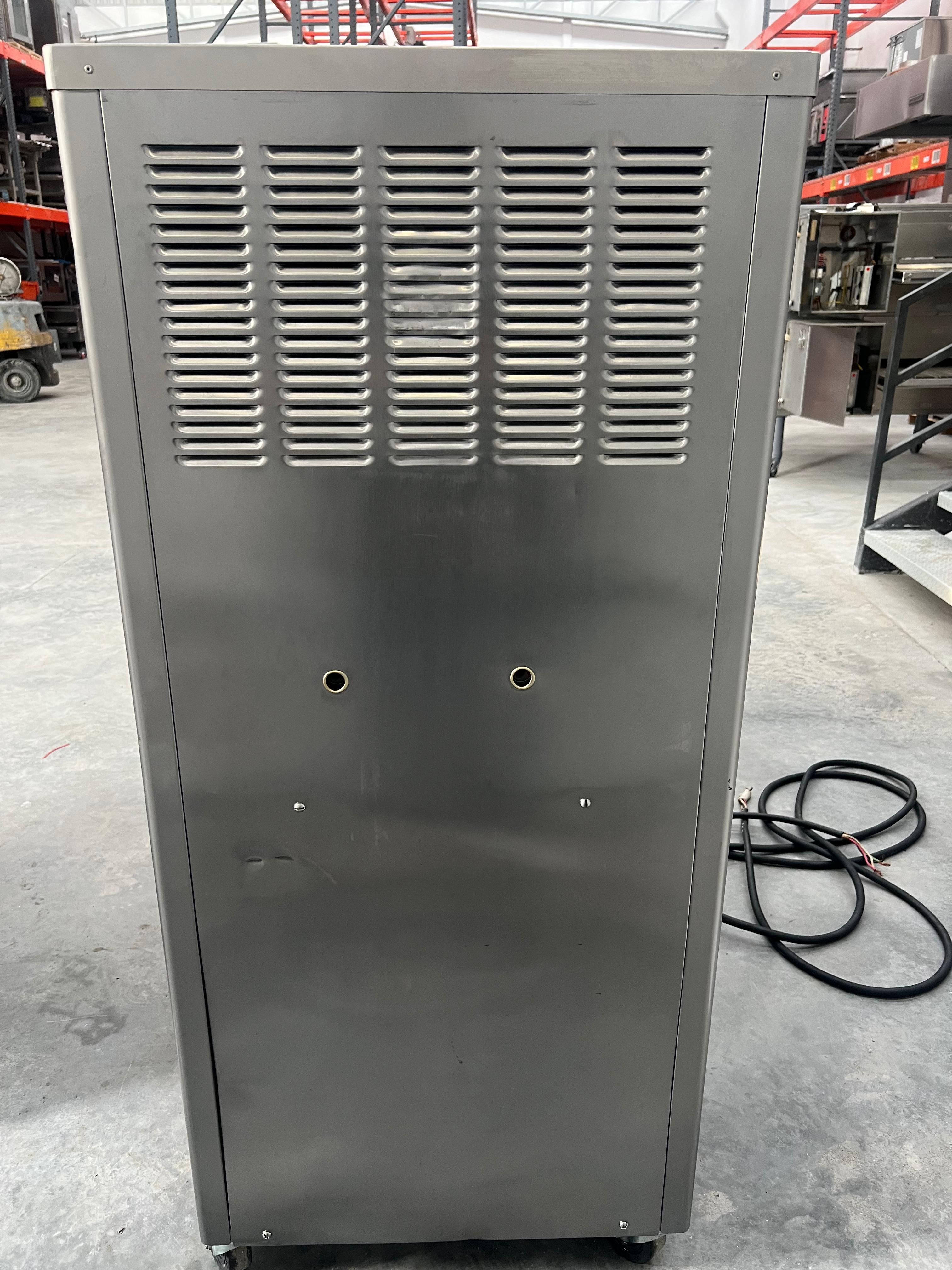 Máquina de Helado Taylor C712 (trifásica) (con bombas) (Reacondicionado)