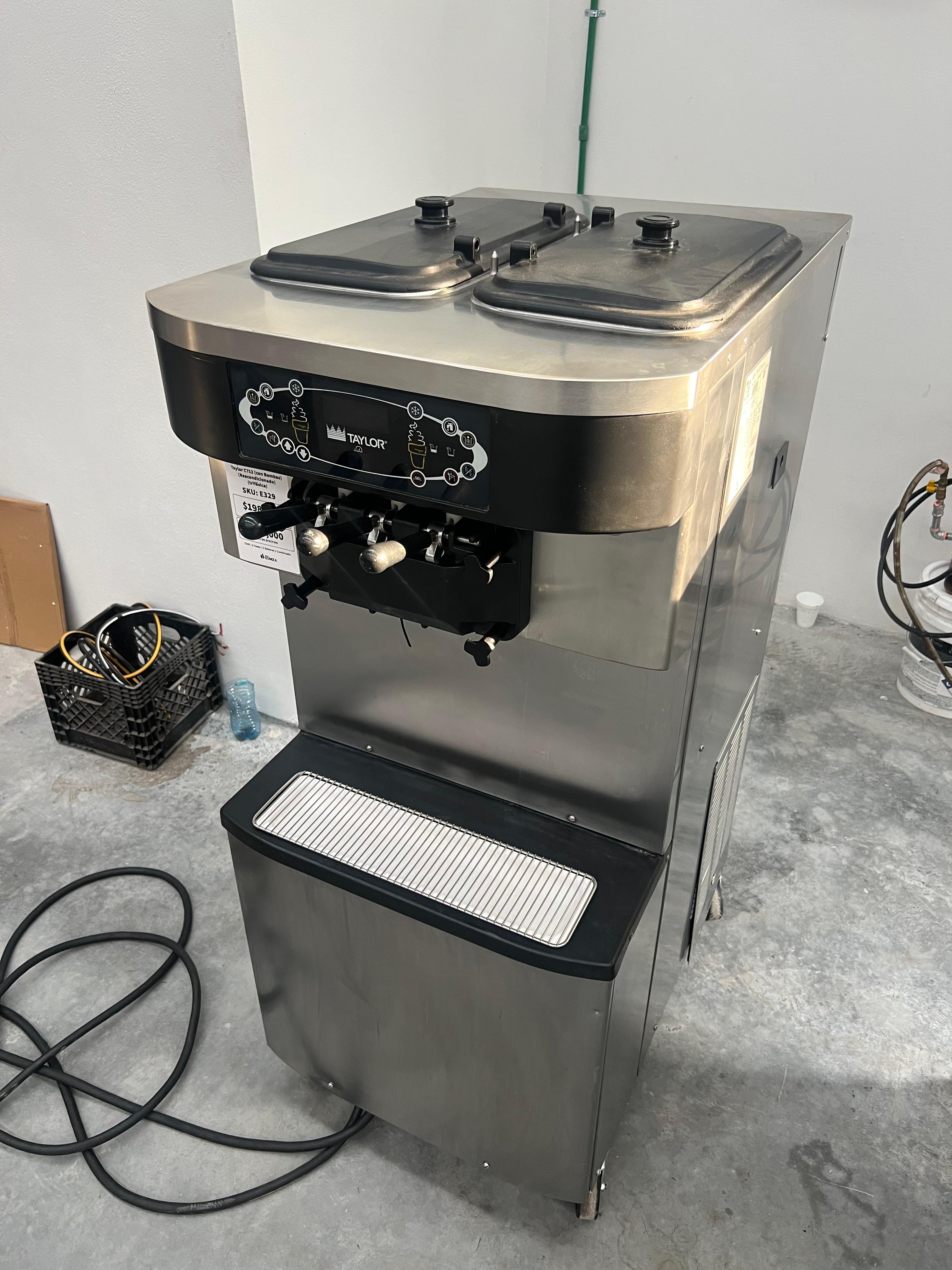 Máquina de Helado Taylor C712 (trifásica) (con bombas) (Reacondicionado)