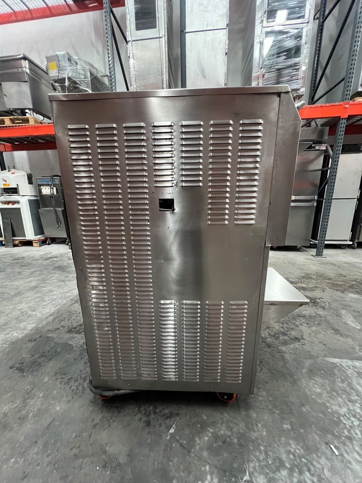 Mantecadora de Helado Duro 20 Cuartos Carpigiani LB 502 G (Reacondicionado) · costado derecho