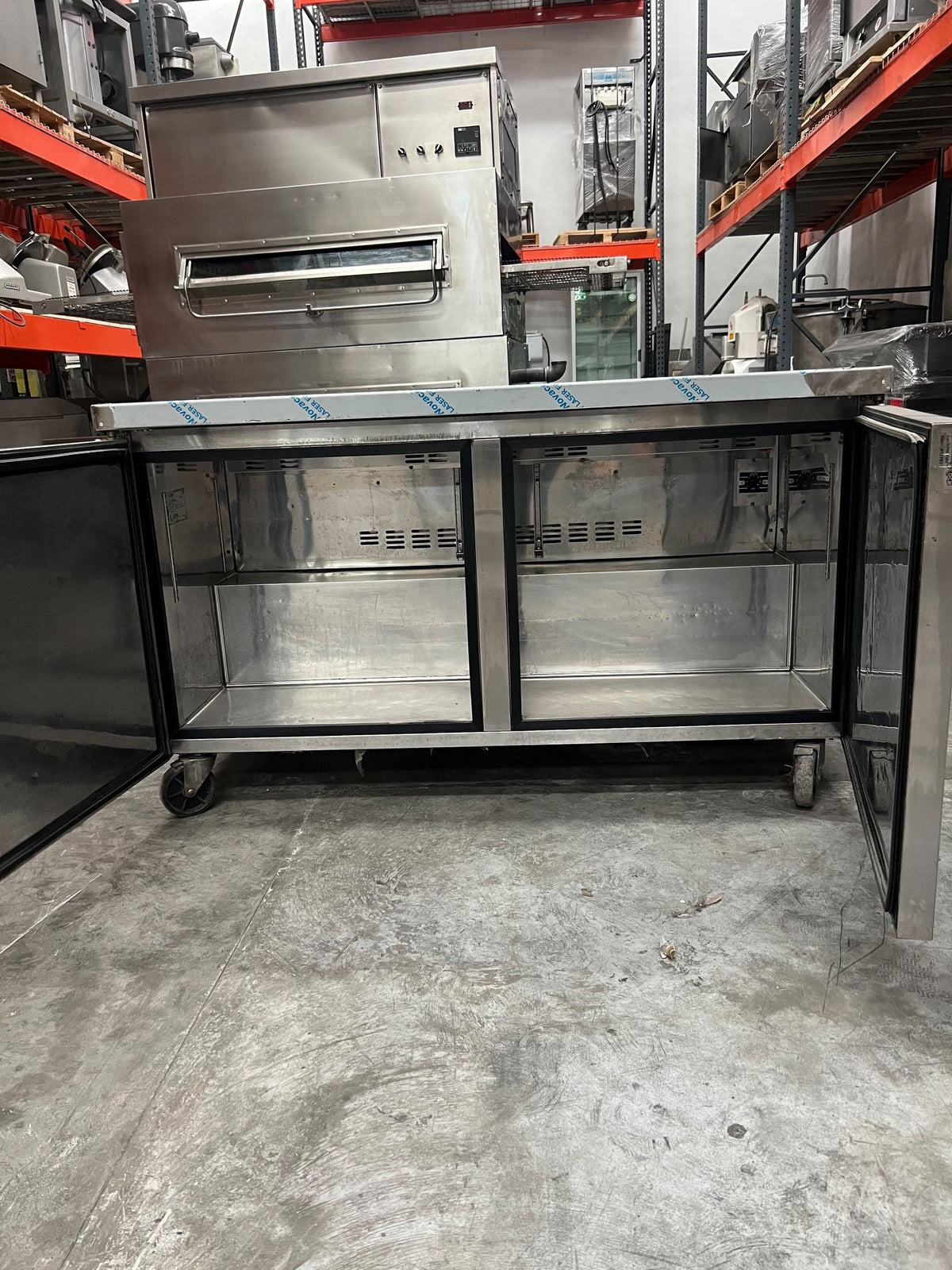 Mesa Refrigerada 2 Puertas Saturn USC-66 (Reacondicionado) · interior
