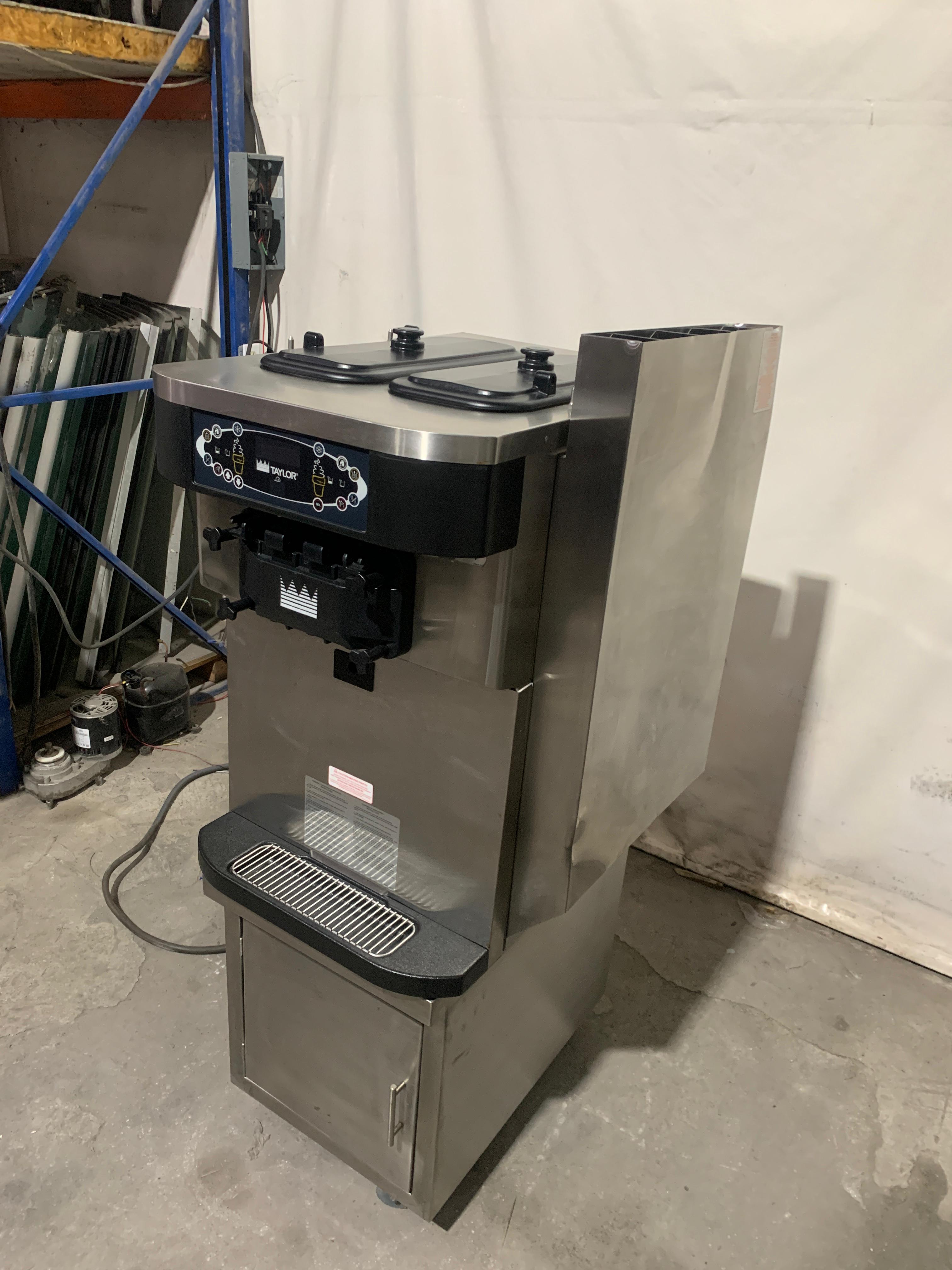Máquina de Helado Taylor C722 (con Bombas y Agitadores)(trifásica) (Seminueva) (Sin Uso)