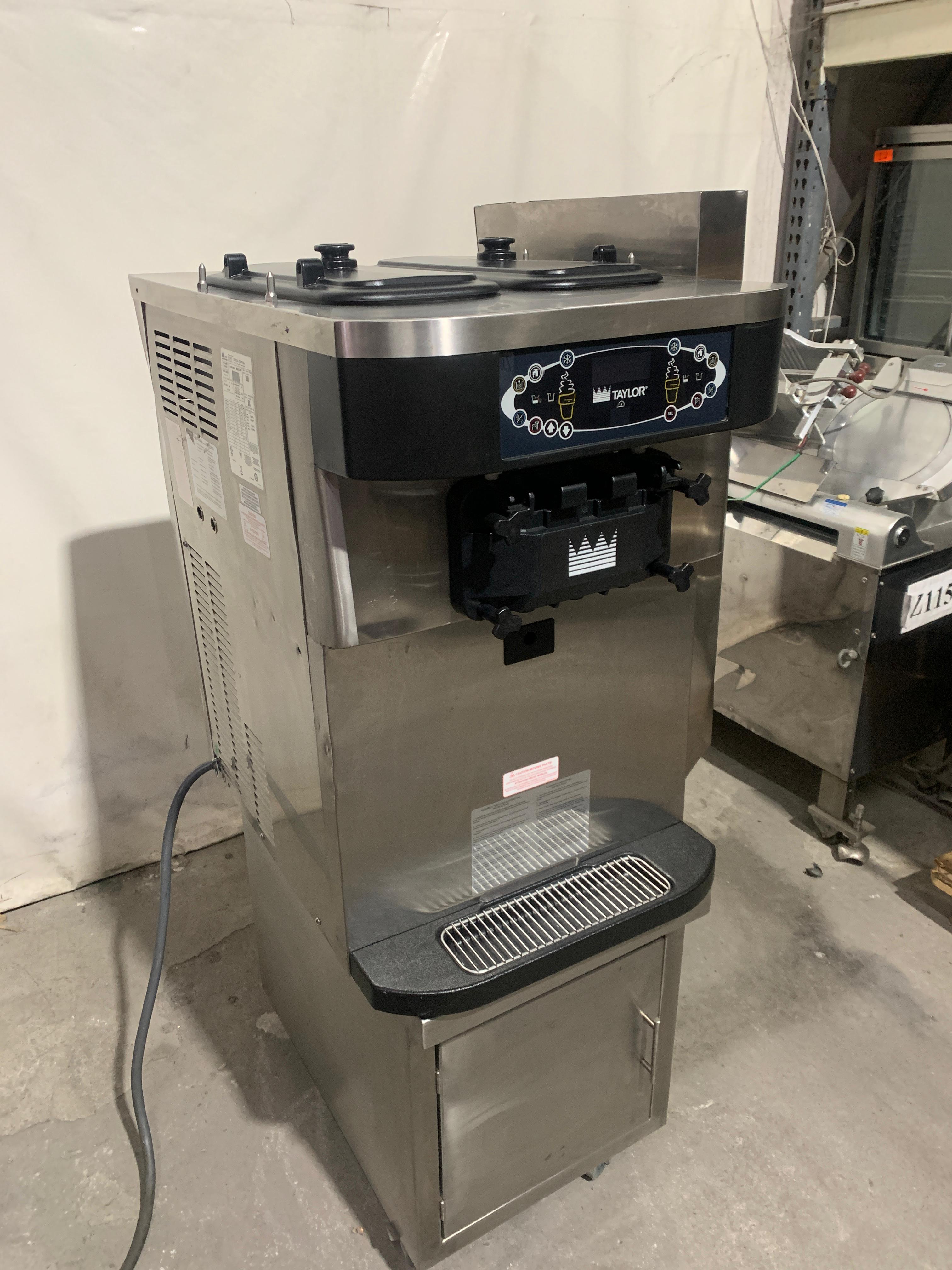 Máquina de Helado Taylor C722 (con Bombas y Agitadores)(trifásica) (Seminueva) (Sin Uso)